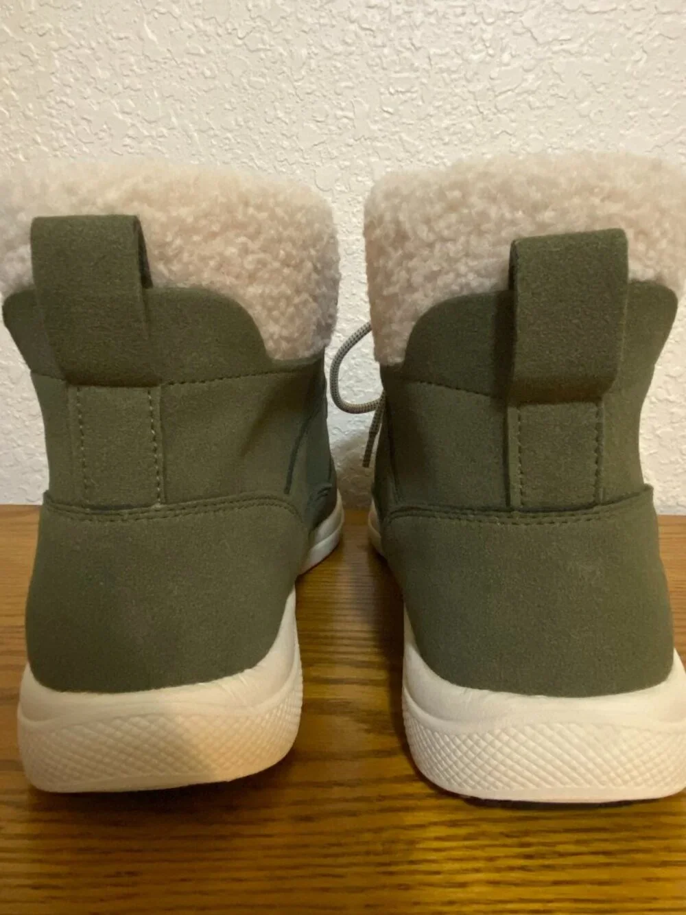 All Terra Traction Women's Winter Boots Size 9 – Olive Green Faux Shearling Line
